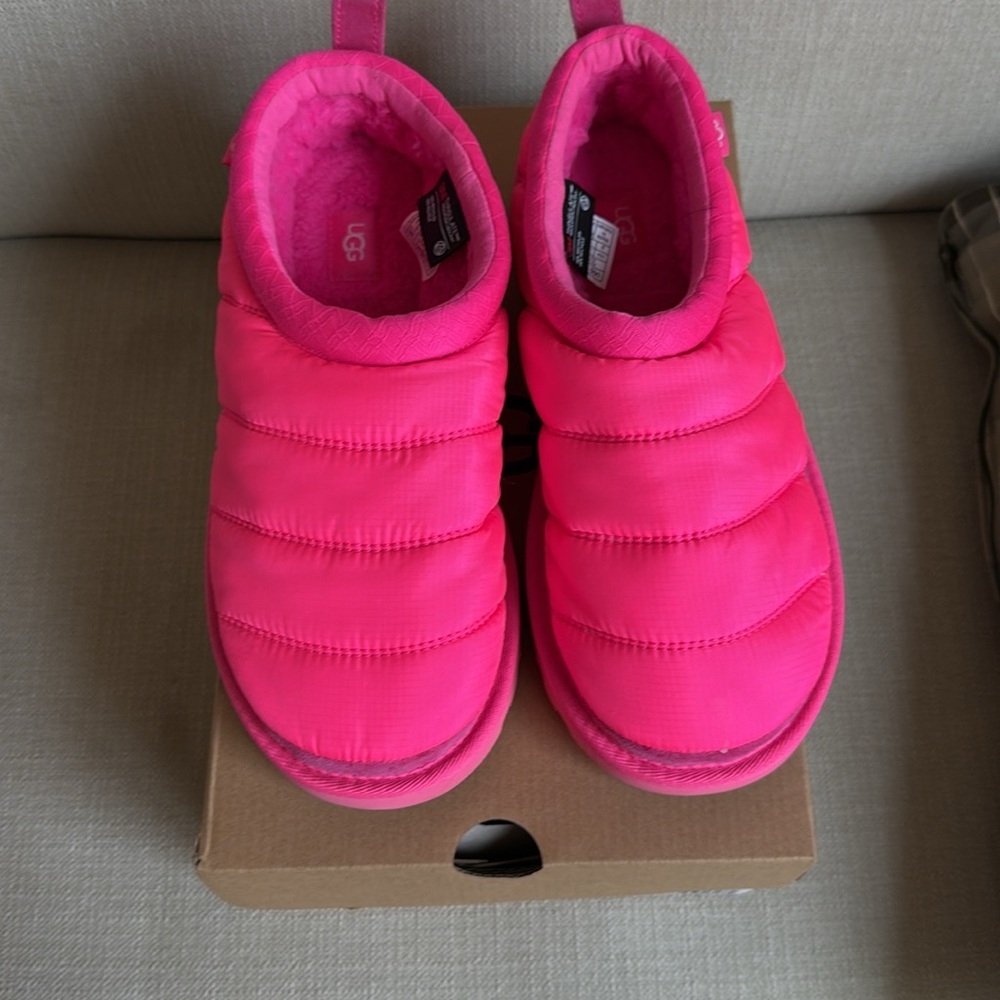 Women’s Ugg Tasman size 9
